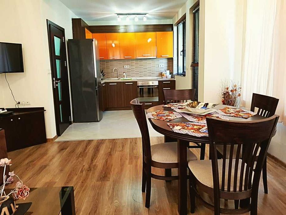 Дава се под наем Двустаен апартамент в Бургас, Център - 70 кв.м за 331.5 € - Снимка #1