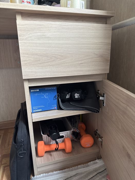 Продам стол в отличном состояний
