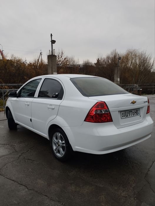 Нексия 3 сотилади