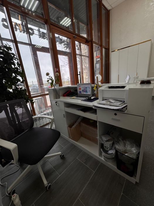 Продам стол-ресепшен