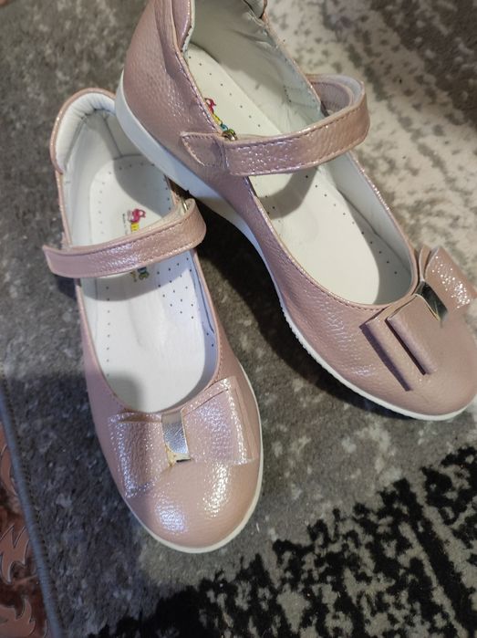 Продавам детски обувки