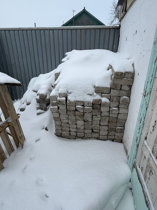 Продам б/у кирпич силикатный