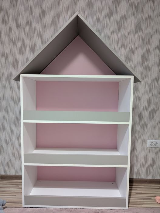 Biblioteca in forma de casuta