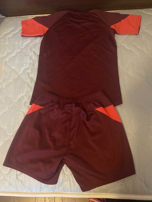 Детски футболен комплект 10-12 г. /Перфектно състояние