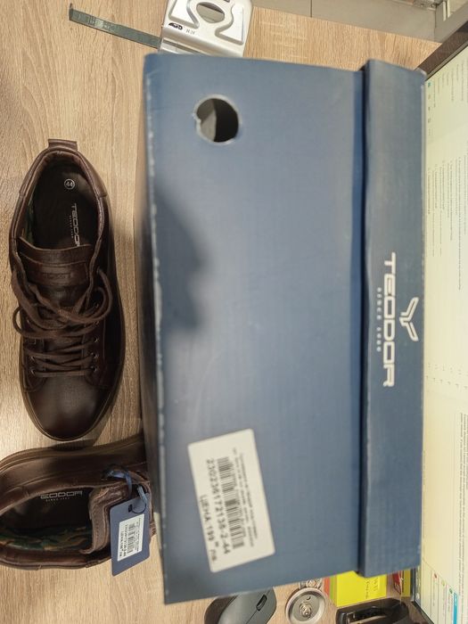 Продавам нови оригинални кецове ест кожа Теодор