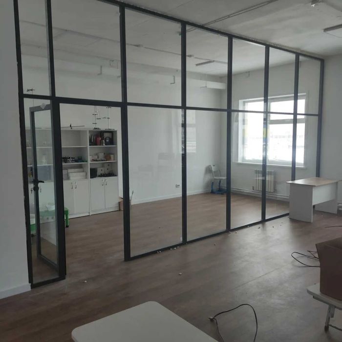 Пластиковые двери, витражи, перегородки.