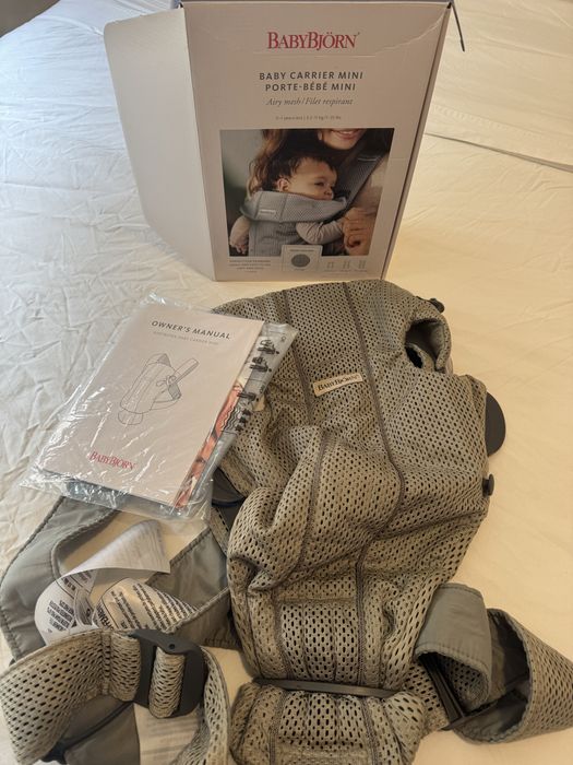 BabyBjörn Baby Carrier Mini – сивo-бежов