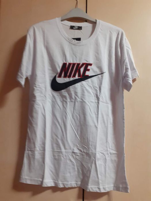 Tricouri de bărbați