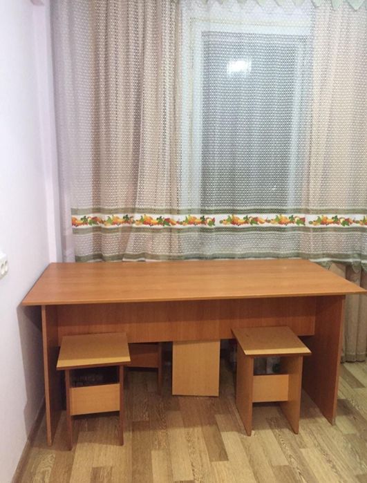 Продам стол с табуретками