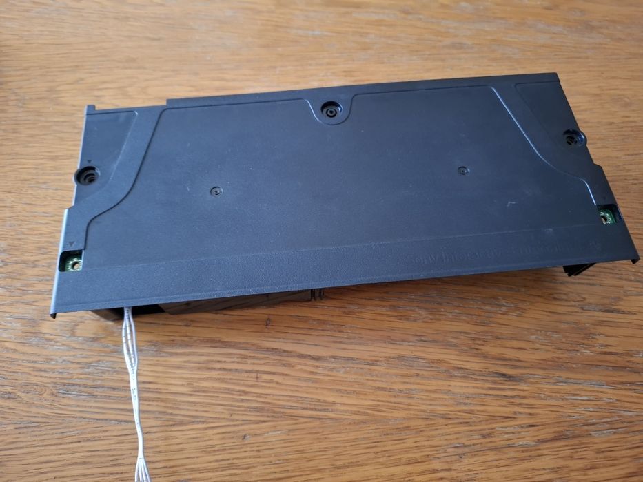 Sursă PS4 Pro ADP-300FR — reparată parțial, pentru piese/proiect
