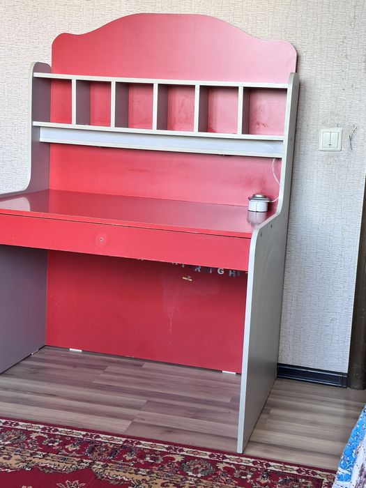 Продам стол детский, письменный