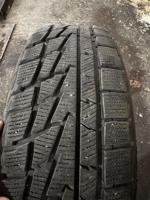 Зимни Гуми 215/60/17.