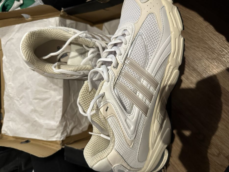 Кроссовки Adidas Response