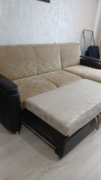СРОЧНО продам диван комбинированный
