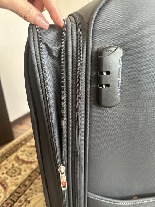 Чемодан дорожный