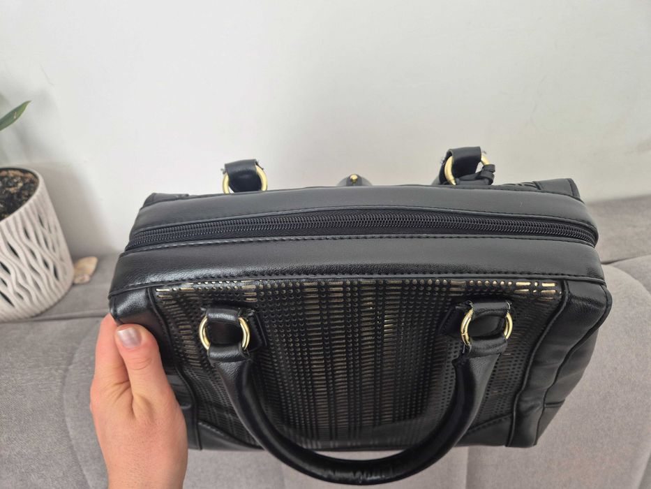 Дамска раница в бяло & дамска чанта London Fog в черно и златисто