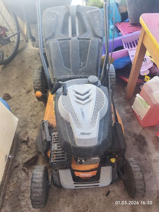 Vând mașină de tuns iarba cu autopropulsie  in stare buna de funcționa