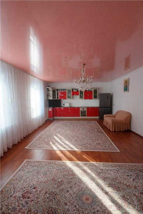 Большой дом в Рабочем поселке Сортировка