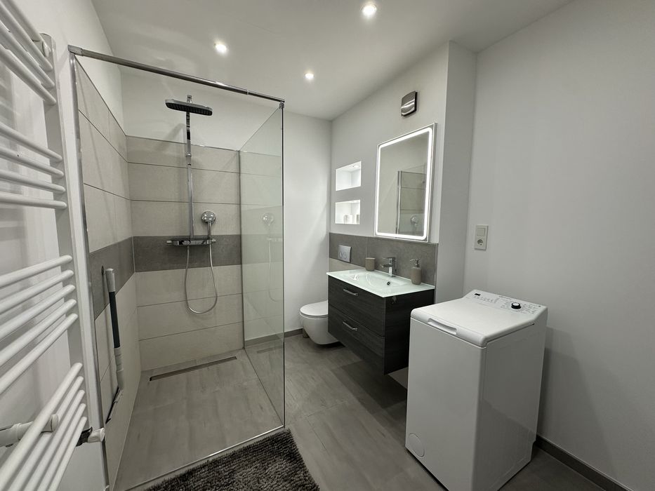 Apartament 3 camere etaj 2 cu lift si 2 locuri de parcare