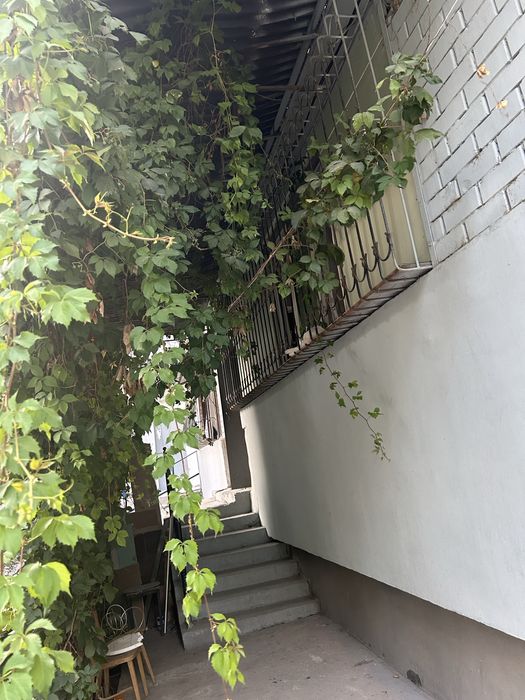 Продаётся 3х комнатная переделанная в 4 х квартира