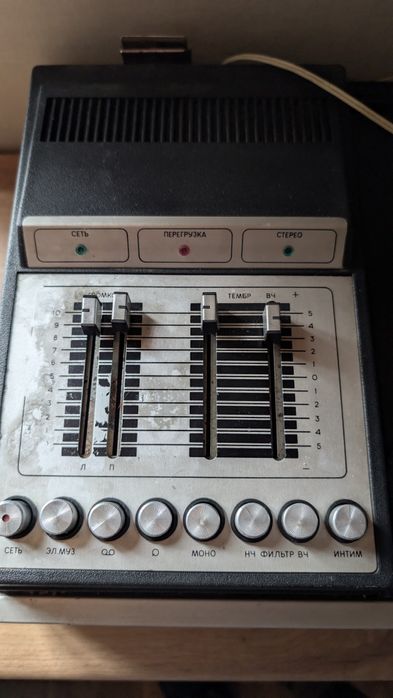 Продам виниловый проигрыватель