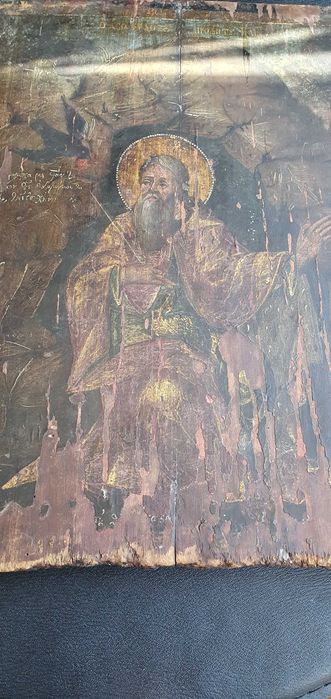 Icoana vechecu semificatie religioasa prezinta urme de uzura datorita timpului ideala pentru colectonari de obiecte vechi