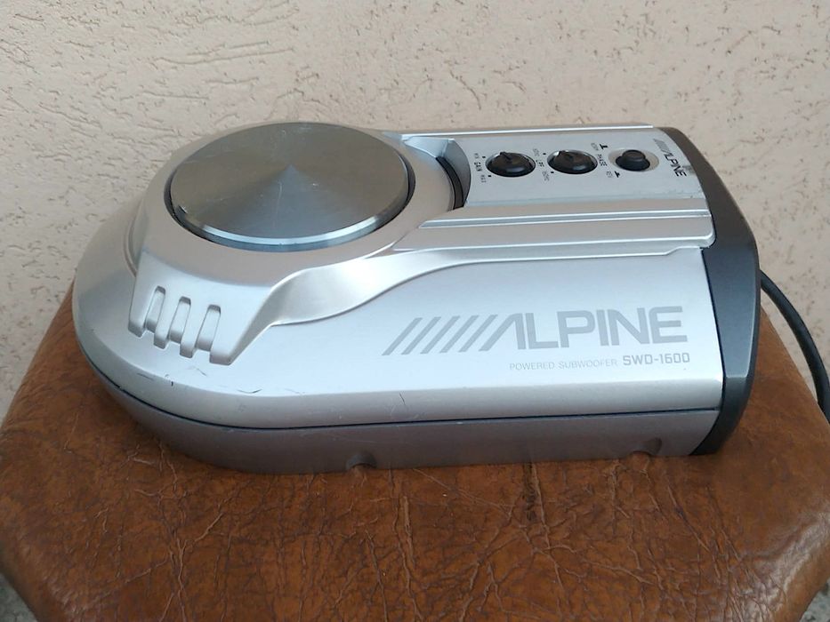 Alpine SWD-1600 subwoofer auto