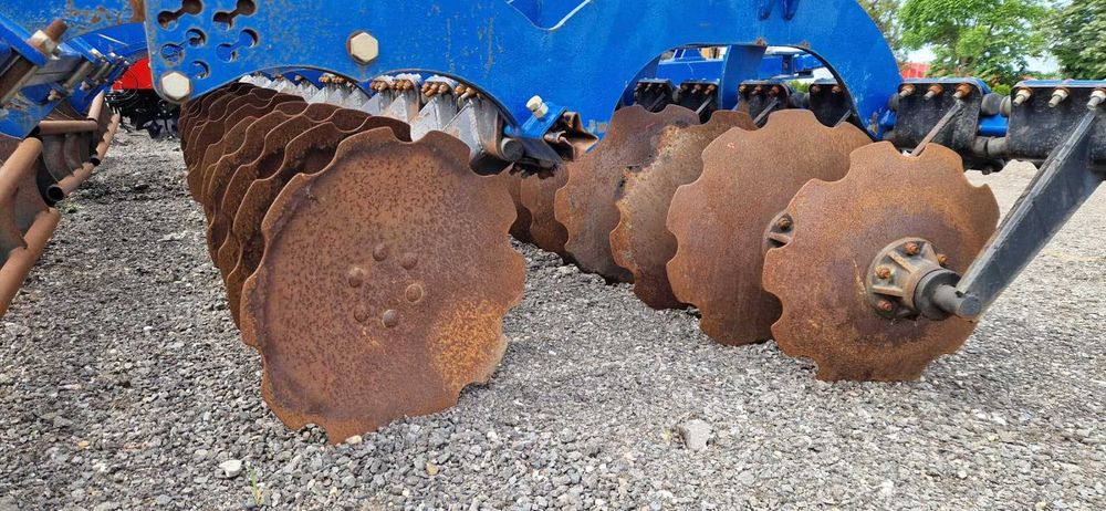 Disc agricol polonez 5 metri semitractat, rabatabil hidraulic, cu tăvălug
