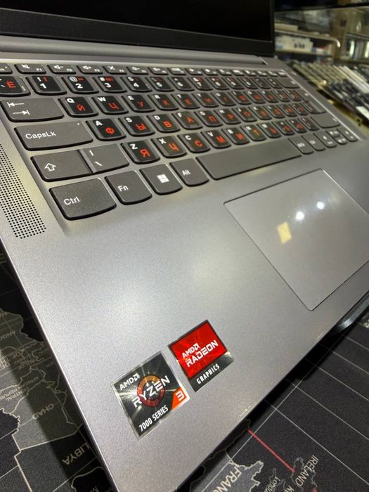 lenovo Idepad Slim3 R3-7320U/4/256/14.0