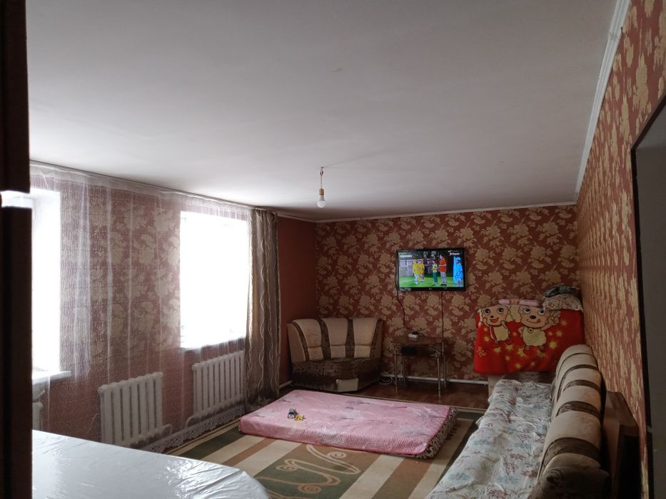 Продам дом в среднем состояние.