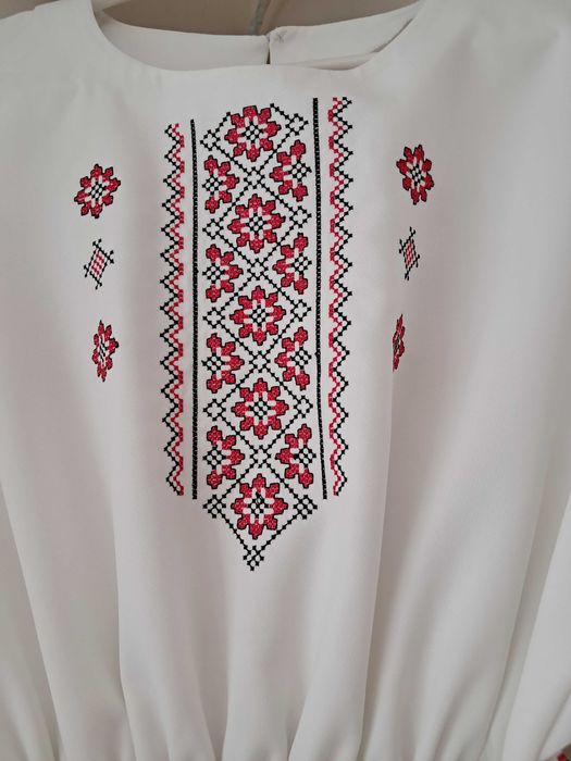 Рокля с народни мотиви