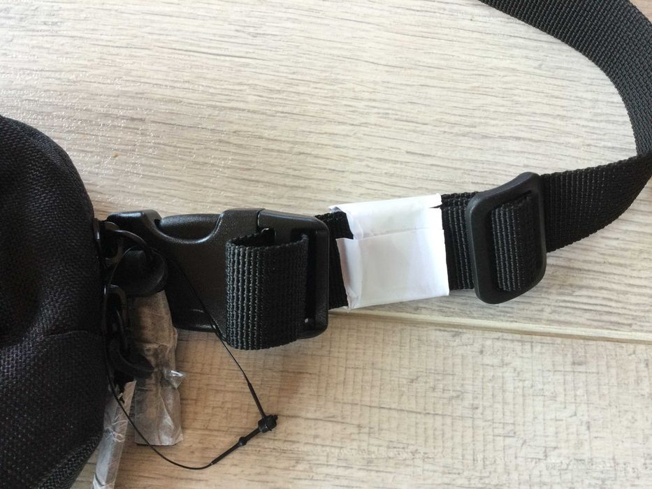 НОВА оригинална мъжка / унисекс черна чанта / crossbody bag / чантичка за кръста "банан" NEW BALANCE от САЩ