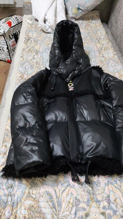 Продам женскую зимнюю куртку