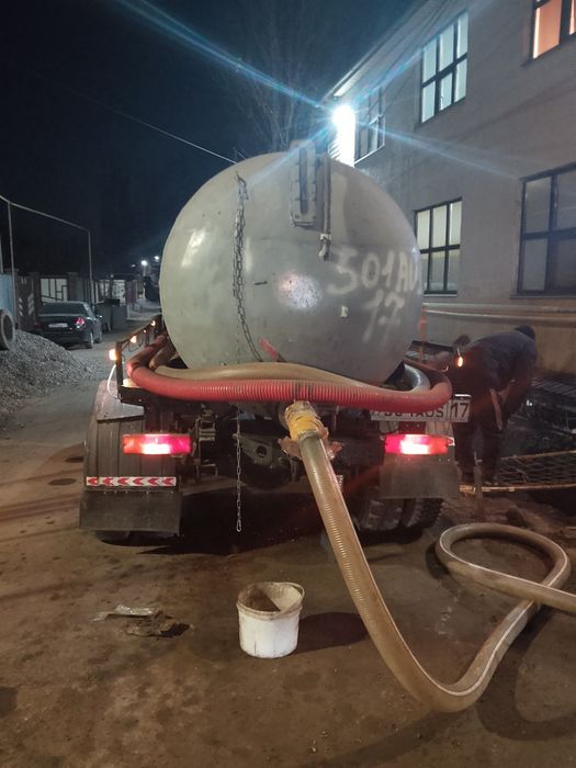 Ассенизатор говновоз