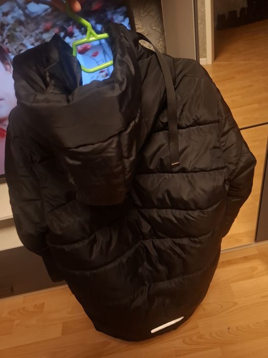 Продам куртку для девочки