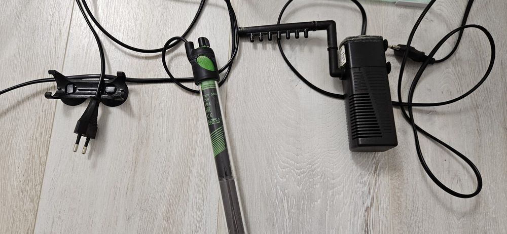 Vând acvariu AQUAEL 20 litri.