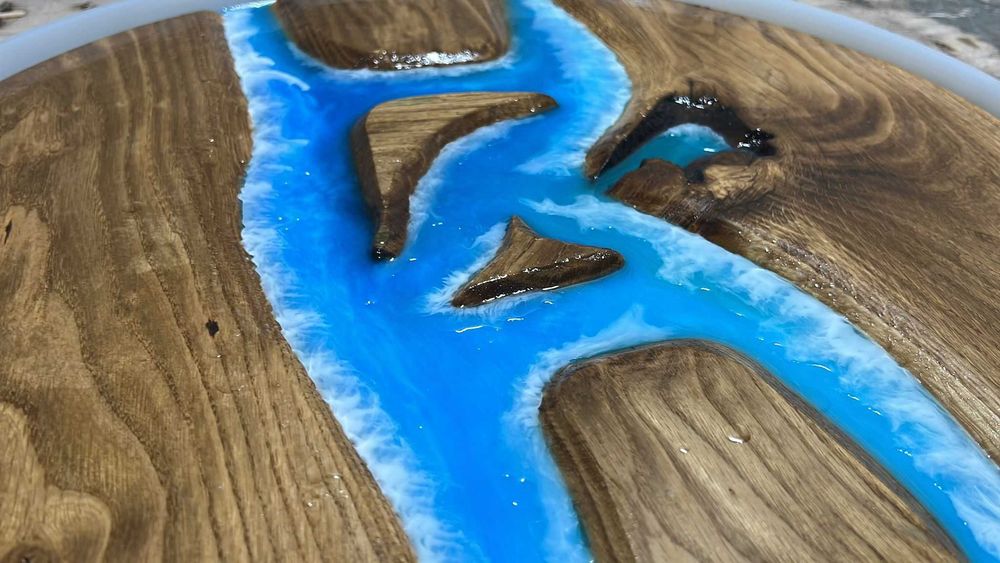 Masă de cafea lemn+rasină epoxidică-handmade,unicat.