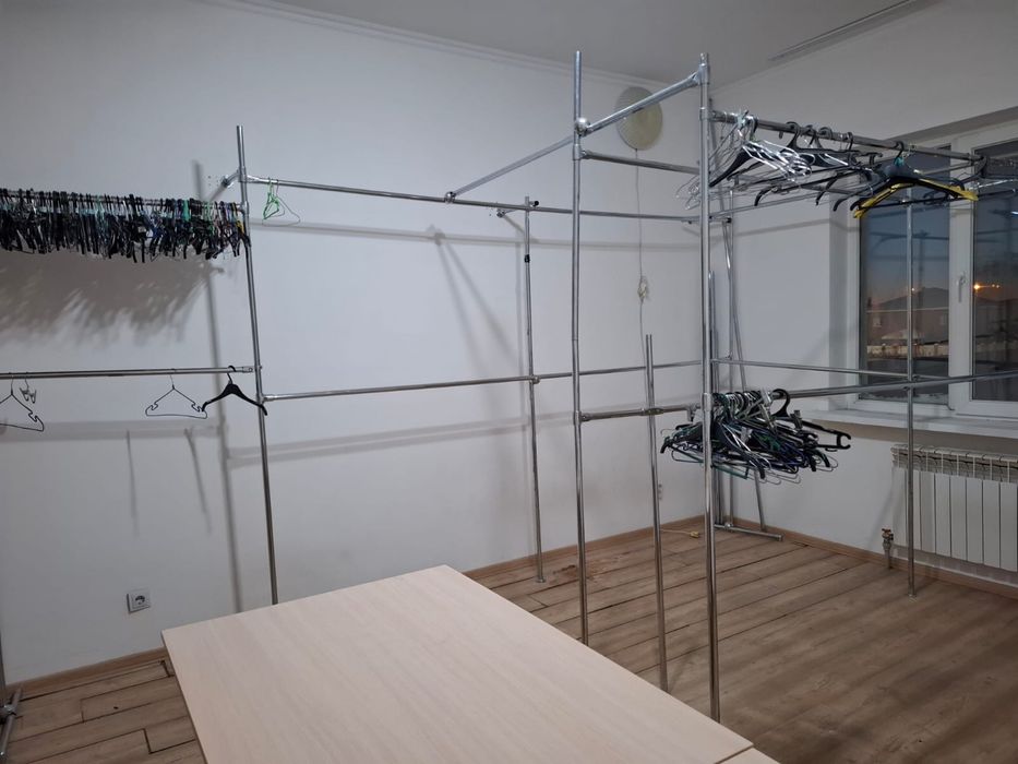 торговое оборудование для магазина одежды вешалки