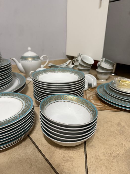 Продам сервиз на 12 человек (102 предмета)