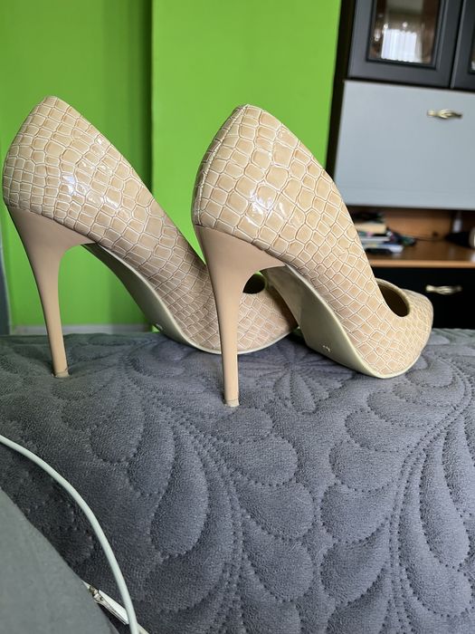 Обувки на ток