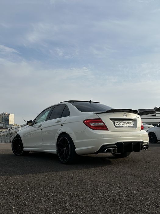 Mercedes W204 yili 2009 c250 amg body kit