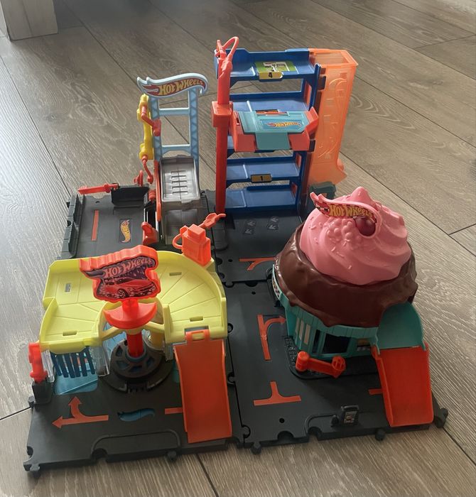 Hot Wheels град /4 части/