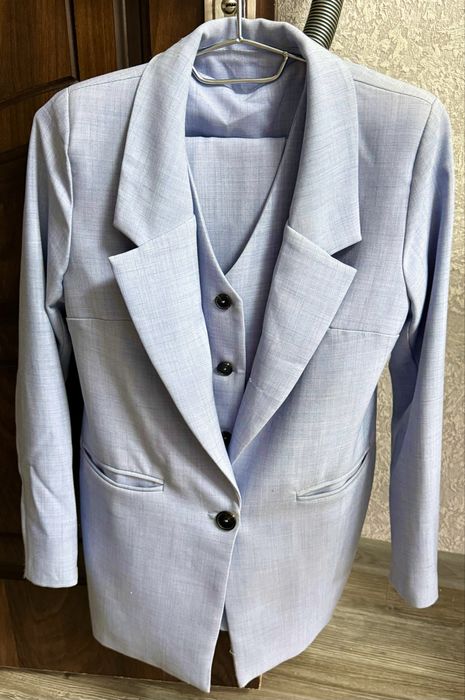 Костюм голубой: брюки, жилет, пиджак