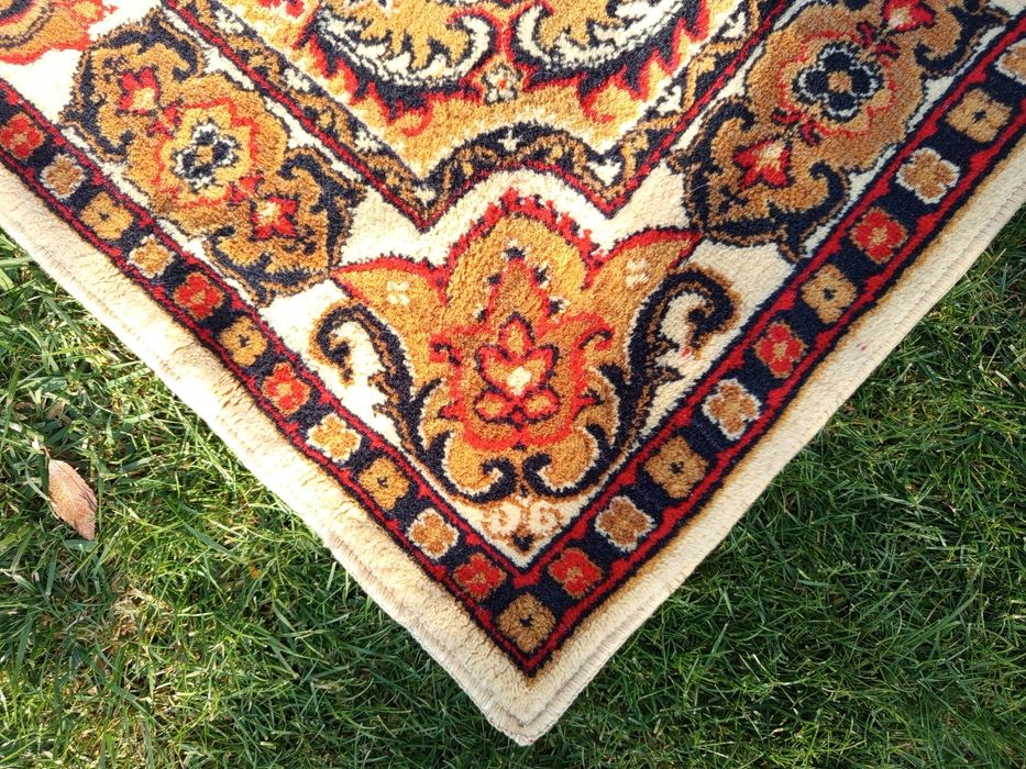 Продам шерстяные ковры.