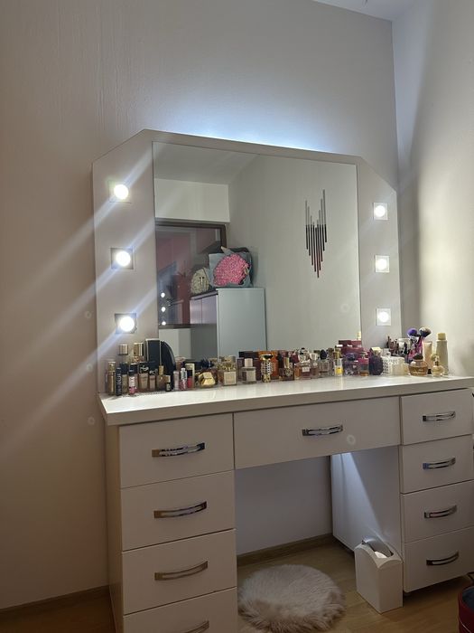 Măsuță pentru machiaj