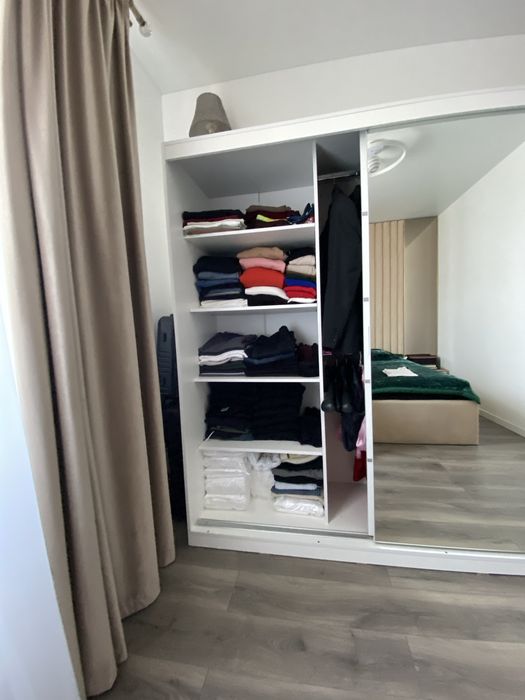 Dulap cu usi glisante si oglinda