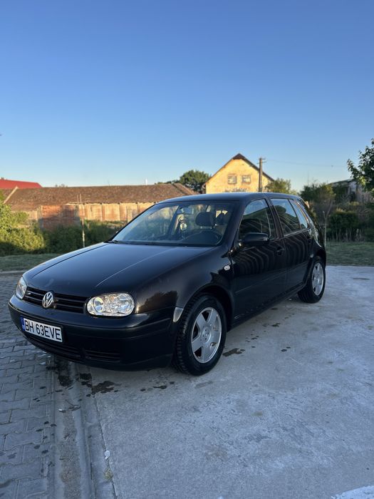 Vând Golf 4 1.4 benzină