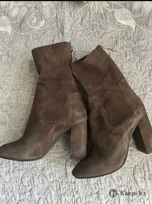 Ботфорт и ботинка