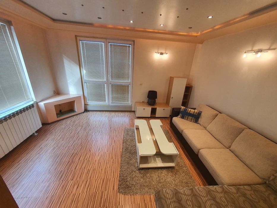 Дава се под наем Многостаен апартамент в Варна, Погреби - 140 кв.м за 918 € - Снимка #8