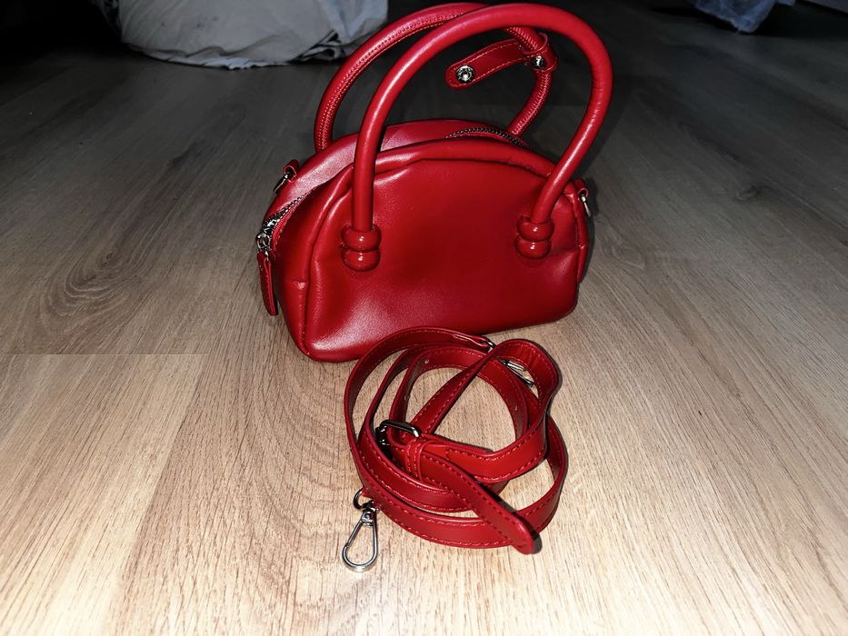 Красная сумочка небольшая
